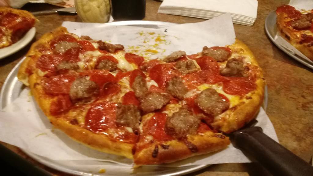 Longos Pizza | restaurant | 7314 Lakeshore Blvd, Mentor, OH 44060, USA | 4409468222 OR +1 440-946-8222