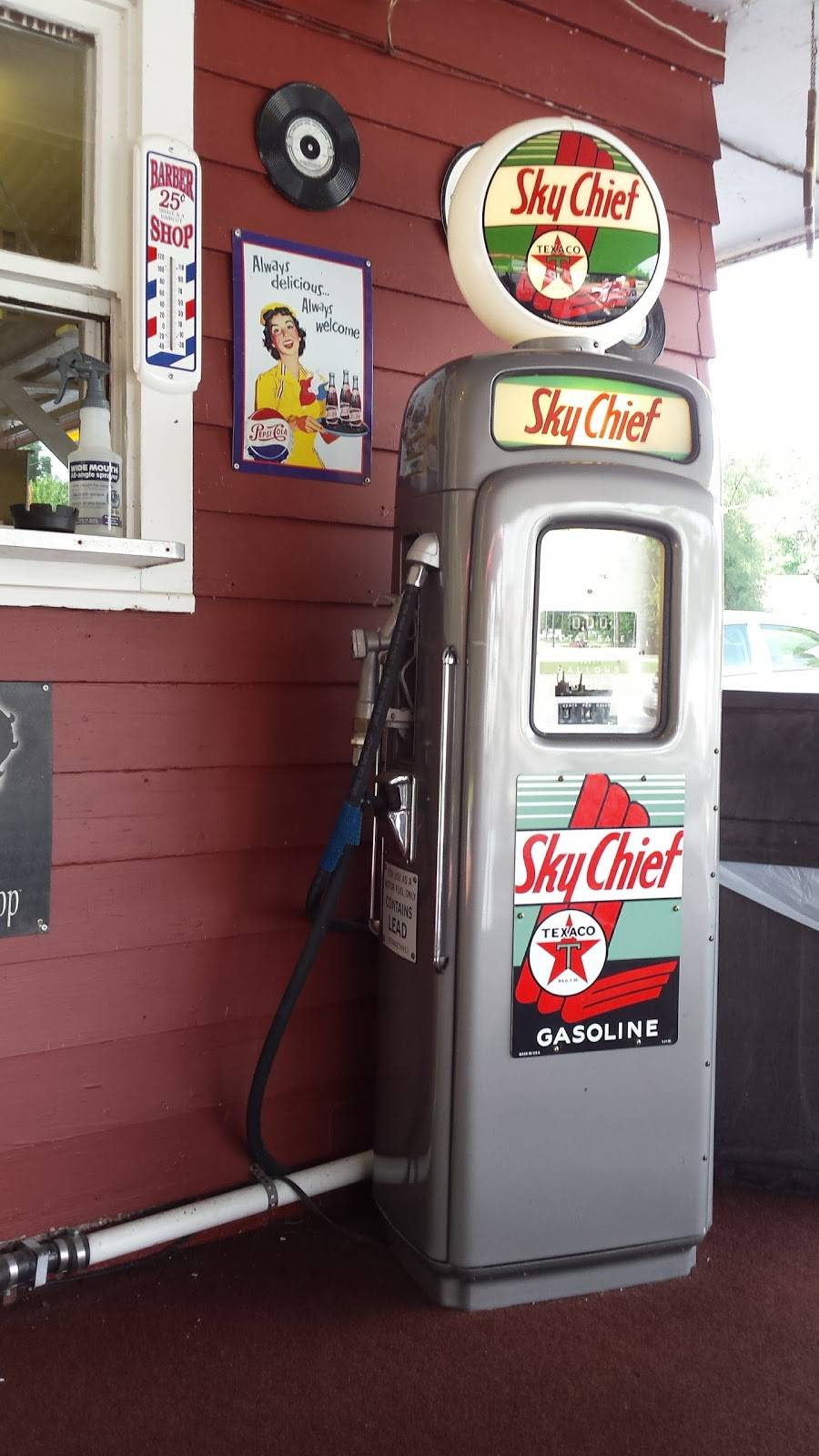 Jrs Dairy Sweet Drive Inn | restaurant | 1066 US-33, Wolflake, IN 46796, USA | 2606352045 OR +1 260-635-2045