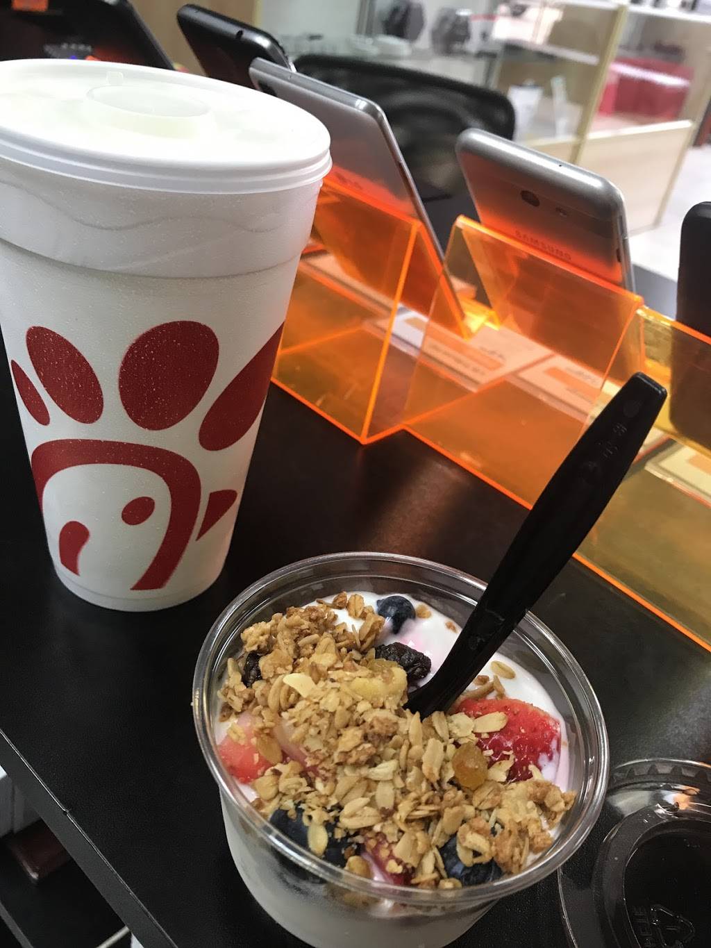 Chick-fil-A | restaurant | 4410 North Fwy, Houston, TX 77022, USA | 7136958888 OR +1 713-695-8888