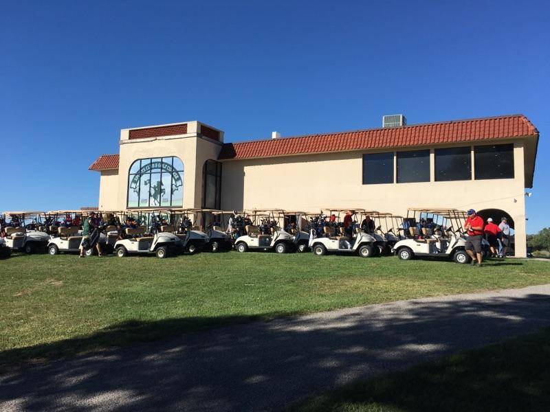 Crazy Horse Sports Club And Golf Course | restaurant | 922 Crazy Horse Rd, Hutchinson, KS 67502, USA | 6206635301 OR +1 620-663-5301