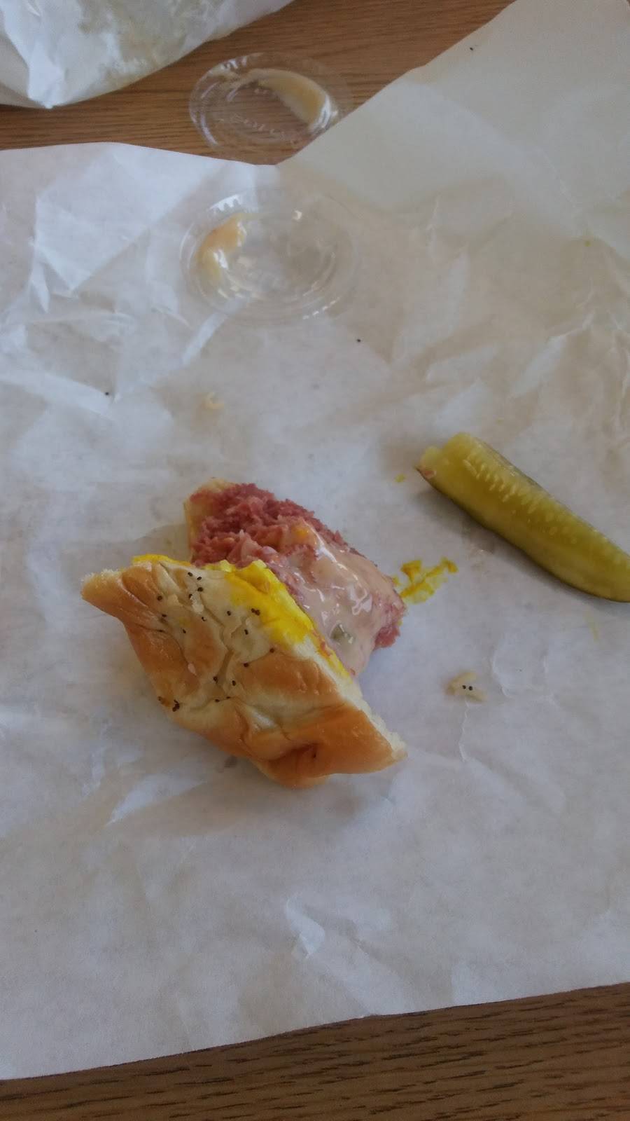 Lous Deli | restaurant | 19440 W Seven Mile Rd, Detroit, MI 48219, USA | 3135380274 OR +1 313-538-0274