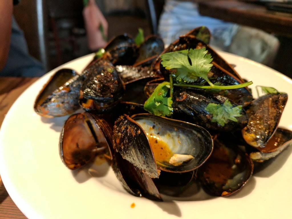 Chop Bar | restaurant | 247 4th St, Oakland, CA 94607, USA | 5108342467 OR +1 510-834-2467