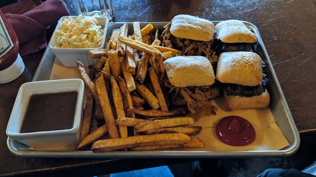 The Rib Crib & Smokeshop | restaurant | 106 Lakeport Rd, St. Catharines, ON L2N 4R1, Canada | 9059341231 OR +1 905-934-1231