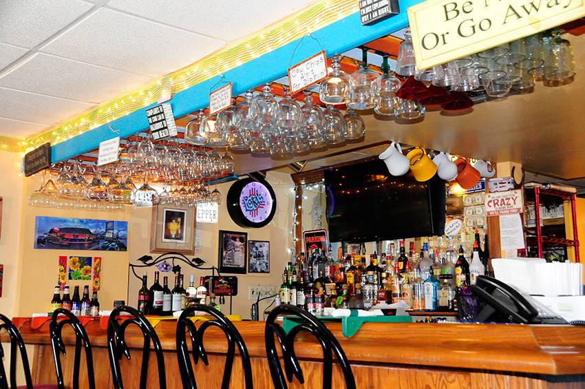 Listas Grill | restaurant | 2412 Mountain Rd, Pasadena, MD 21122, USA | 4104378999 OR +1 410-437-8999