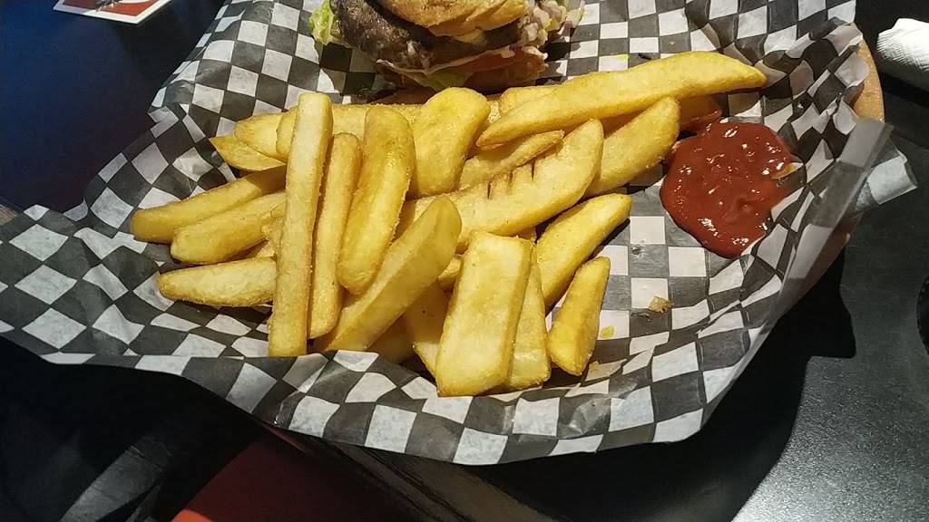 Chicago Pub & Billiards | restaurant | 725 Ottawa St S, Kitchener, ON N2E 3H5, Canada | 5199548842 OR +1 519-954-8842