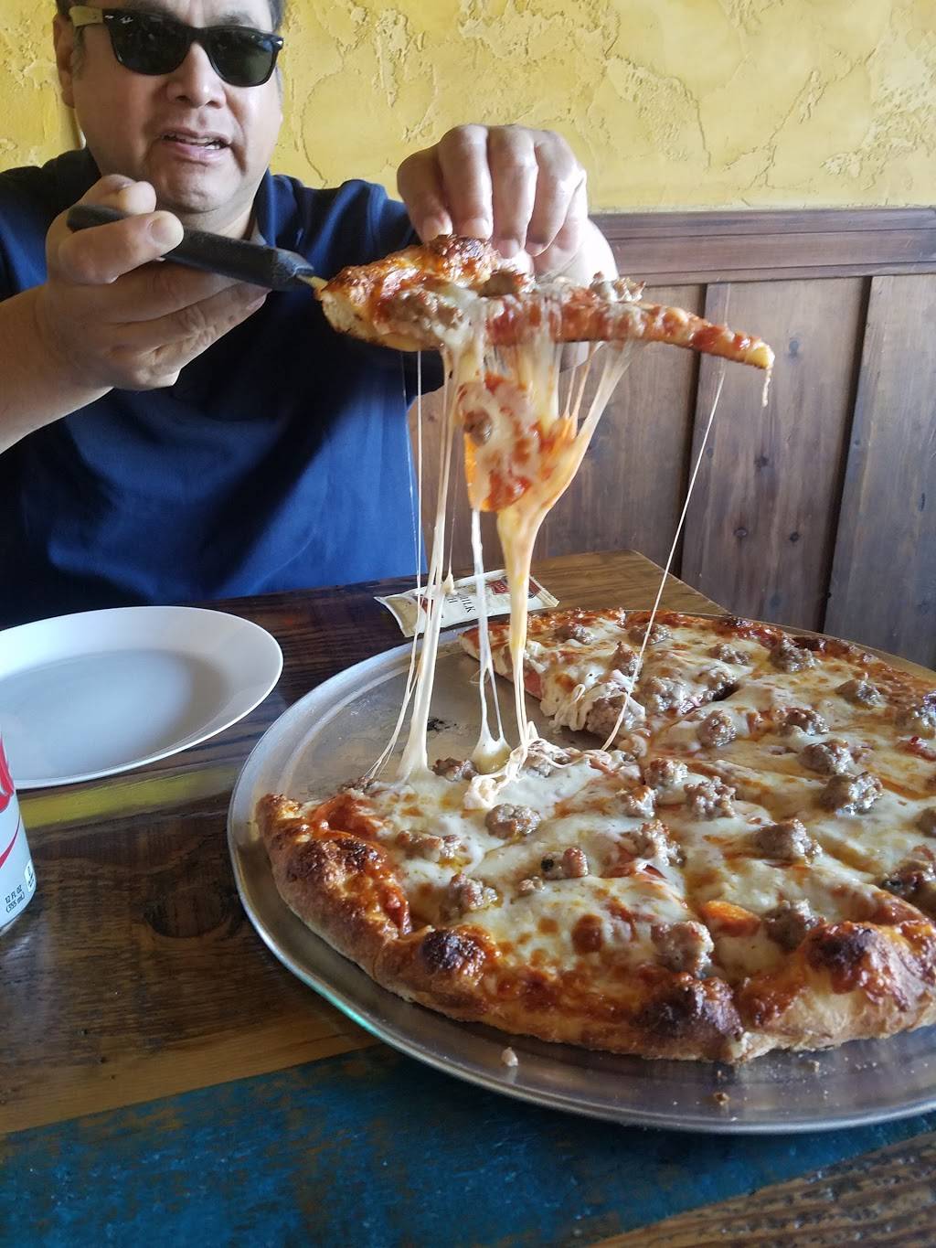 Amazonas Pizza | restaurant | 2427 Telegraph Ave, Oakland, CA 94612, USA | 5106251233 OR +1 510-625-1233