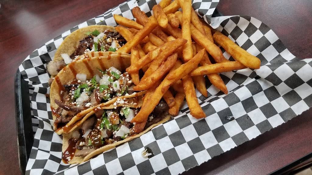 Pete’s BBQ & Burgers | restaurant | 977 Main St, Ramona, CA 92065, USA | 7607890584 OR +1 760-789-0584