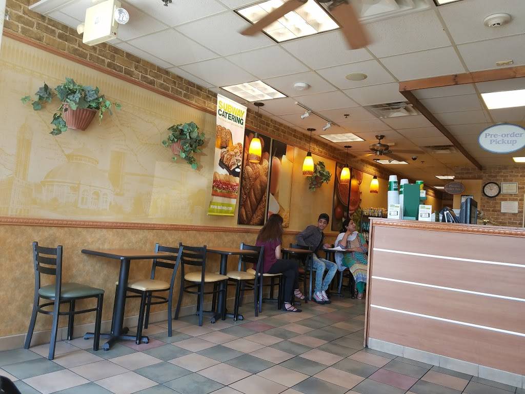 Subway Restaurants | restaurant | 671 NY-109, West Babylon, NY 11704, USA | 6314125653 OR +1 631-412-5653