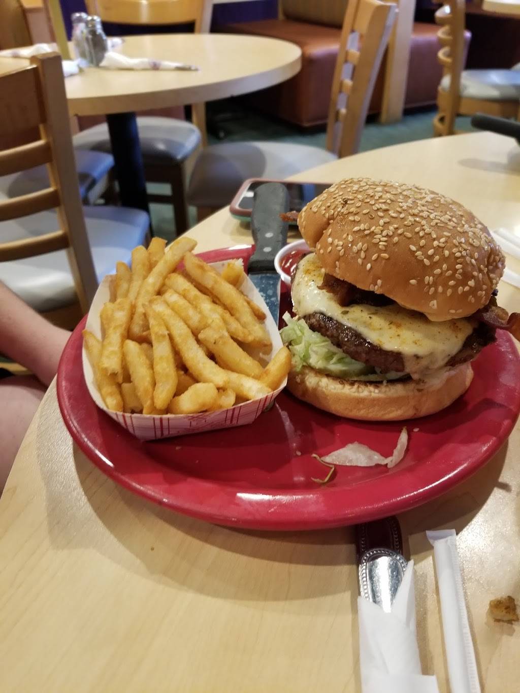 Hamburger Marys | restaurant | 110 W Church St, Orlando, FL 32801, USA | 3213190600 OR +1 321-319-0600