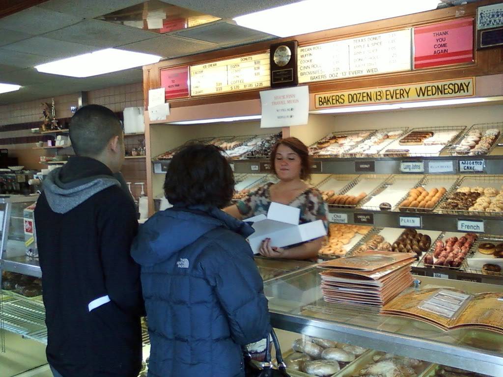 Huck Finn Restaurant | restaurant | 3414 S Archer Ave, Chicago, IL 60608, USA | 7732475515 OR +1 773-247-5515