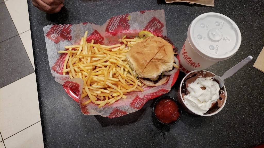 Freddys Frozen Custard & Steakburgers | restaurant | 17601 S Halsted St, Homewood, IL 60430, USA | 7089600872 OR +1 708-960-0872