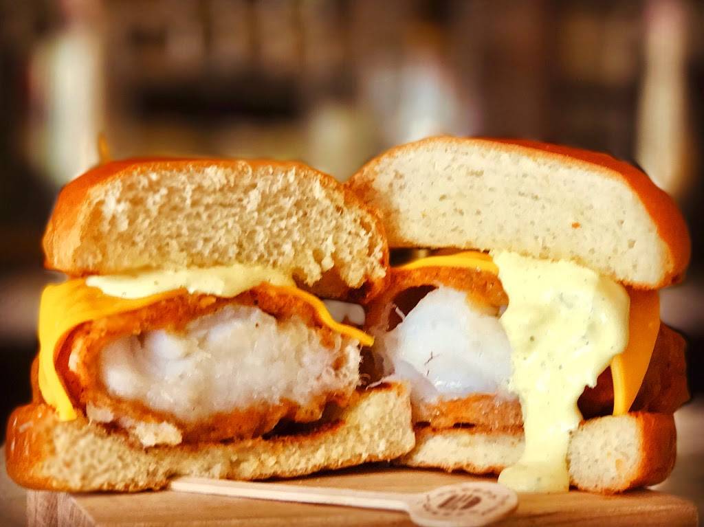 The Rex Burger & Lobster | restaurant | 524 Jericho Turnpike, Mineola, NY 11501, USA | 5167392747 OR +1 516-739-2747