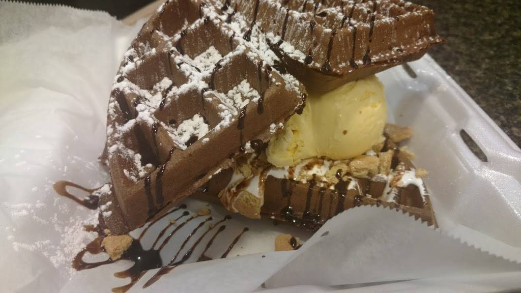 Mumbles Chicken & Waffles | restaurant | 3118 Main St, Buffalo, NY 14214, USA | 7162538091 OR +1 716-253-8091