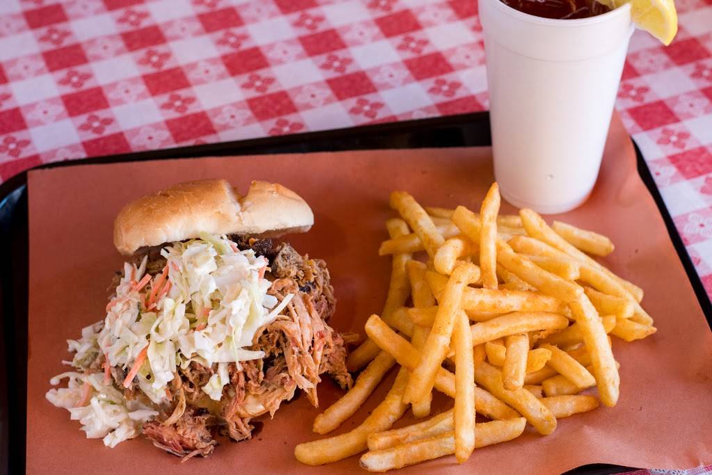 Big Tinys BBQ | restaurant | 179 N Main St, Mooresville, NC 28115, USA | 7046581409 OR +1 704-658-1409