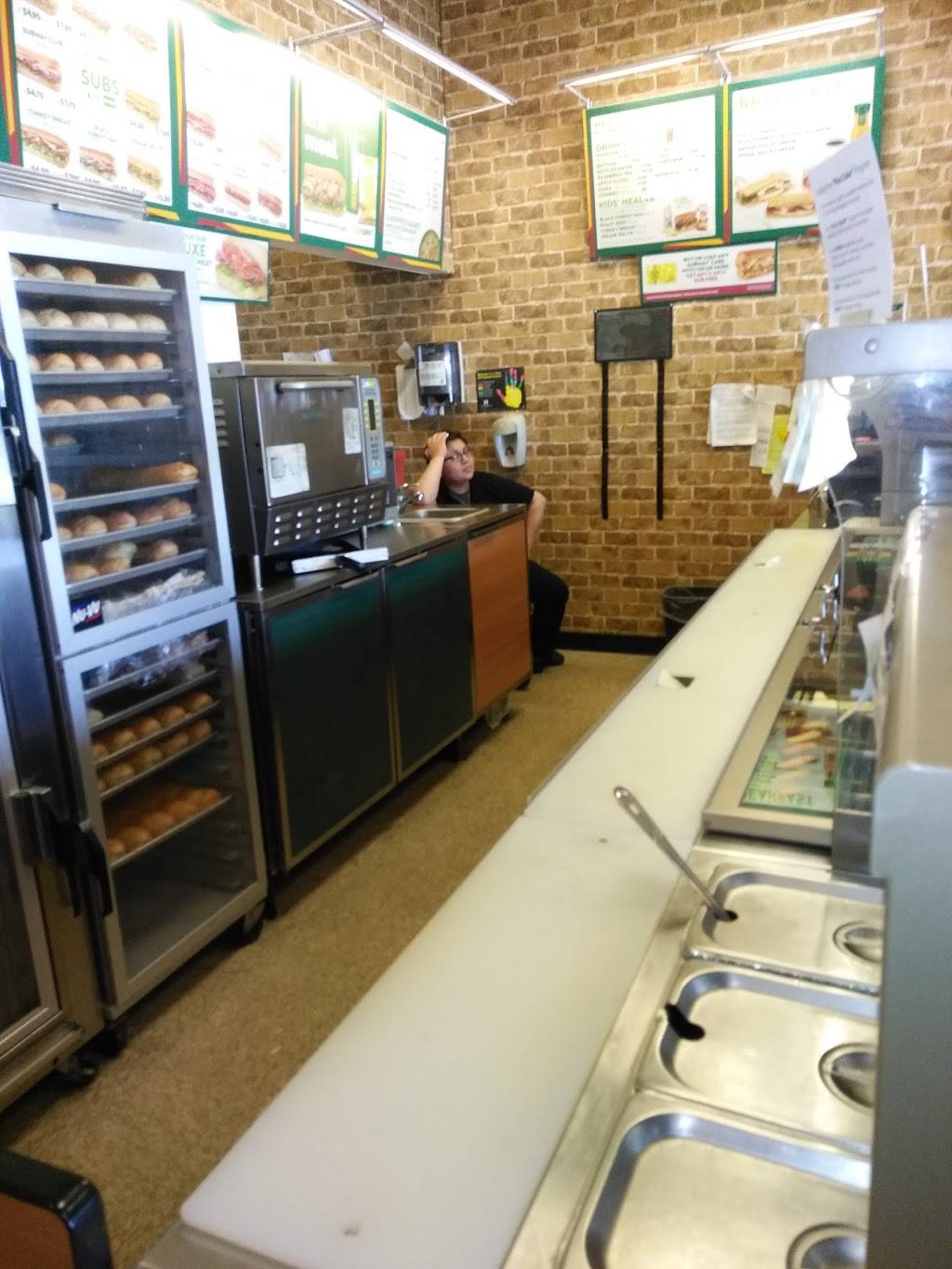 Subway | restaurant | 5620-B W Skelly Dr, Tulsa, OK 74107, USA | 9187942802 OR +1 918-794-2802