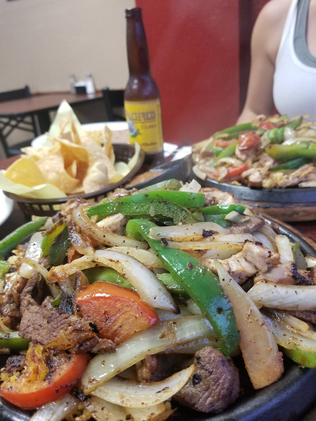 El Cantarito | restaurant | 120 W Santa Fe Ave, Placentia, CA 92870, USA | 7145286090 OR +1 714-528-6090