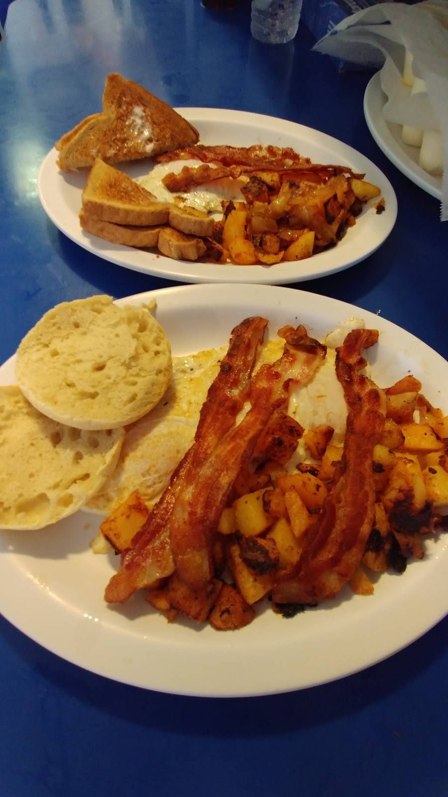 Dons Luncheonette | restaurant | 169 Benefit St, Pawtucket, RI 02861, USA | 4017252530 OR +1 401-725-2530