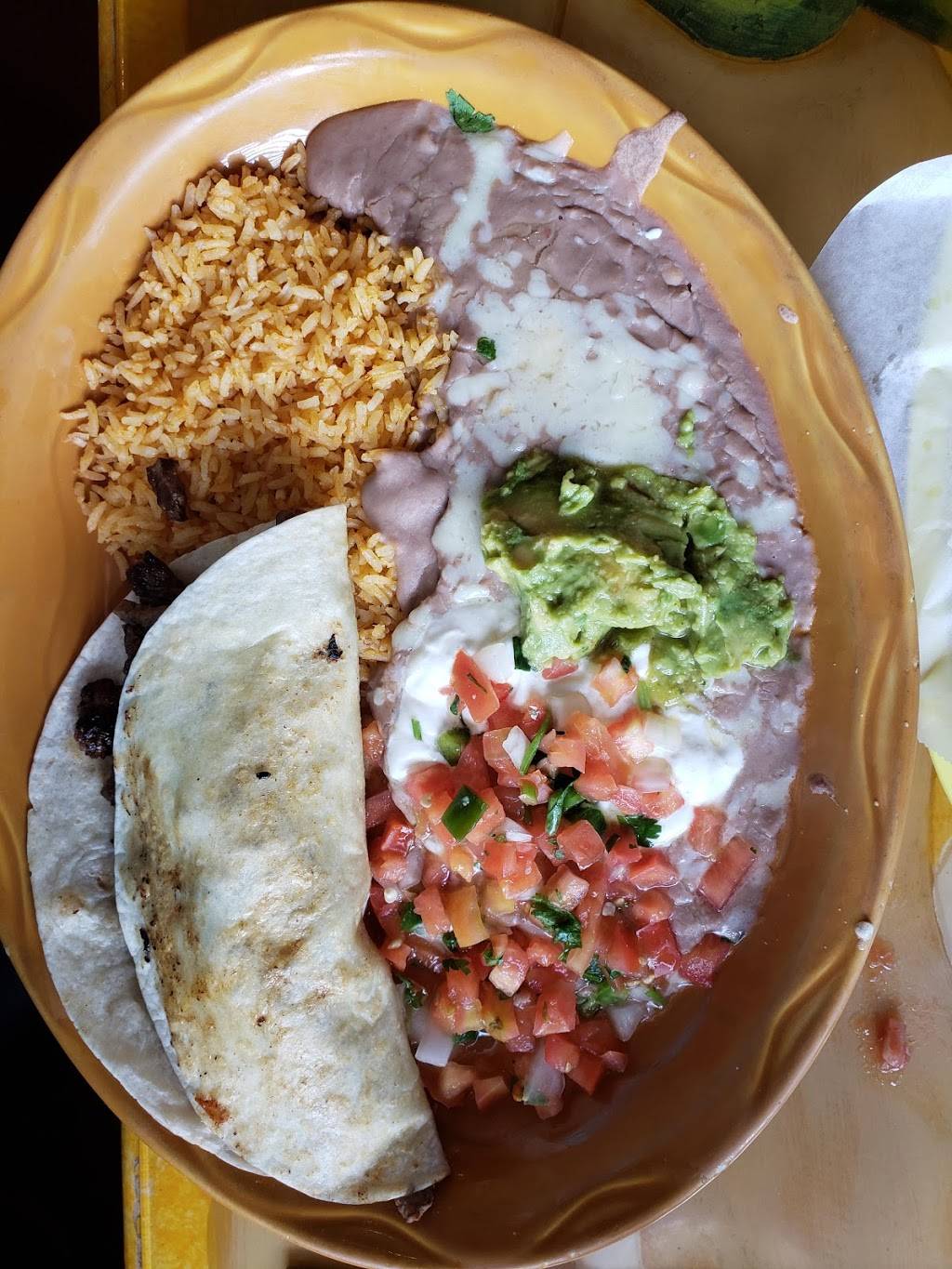 El Carreton Mexican Restaurant | restaurant | 910 E Greenville Pike, Winchester, IN 47394, USA | 7655843124 OR +1 765-584-3124