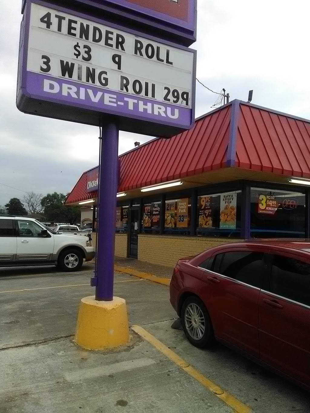 Hartz Chicken Buffet | restaurant | 210 1st St E, Humble, TX 77338, USA | 2814460320 OR +1 281-446-0320