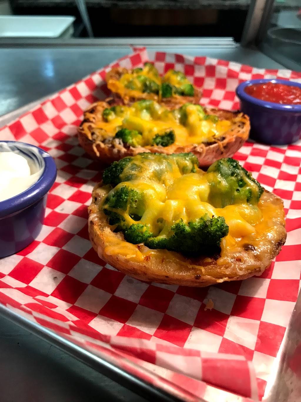 The Gas and Oil Grill | restaurant | Glenwood Shopping Plaza, Oneida, NY 13421, USA | 3153619900 OR +1 315-361-9900