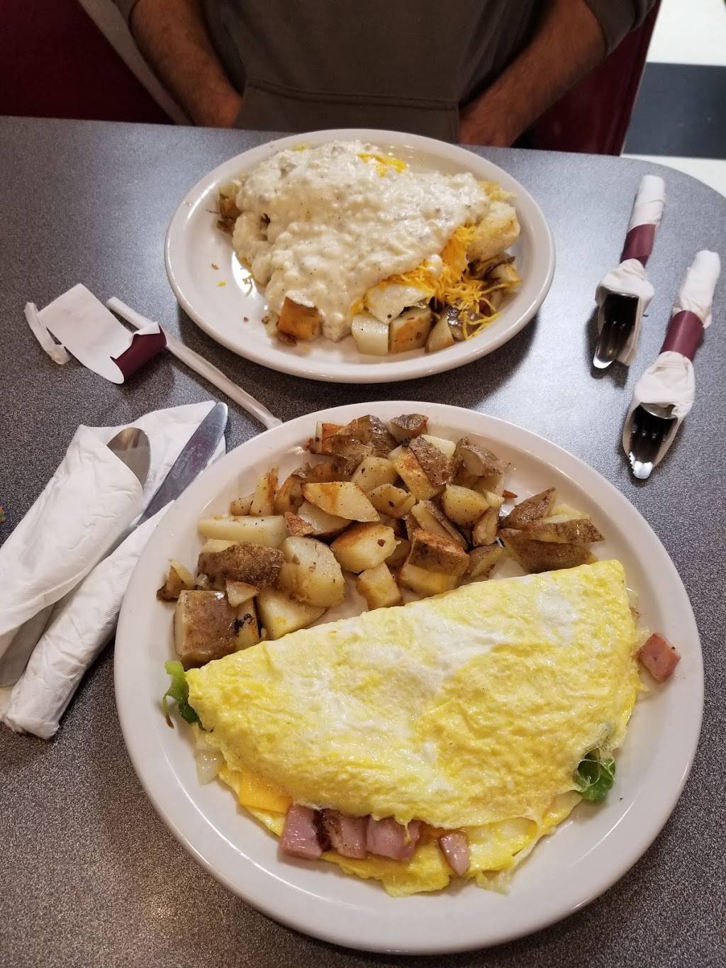 Stownut Donut & Diner | bakery | 3055 Graham Rd, Stow, OH 44224, USA | 3306761300 OR +1 330-676-1300