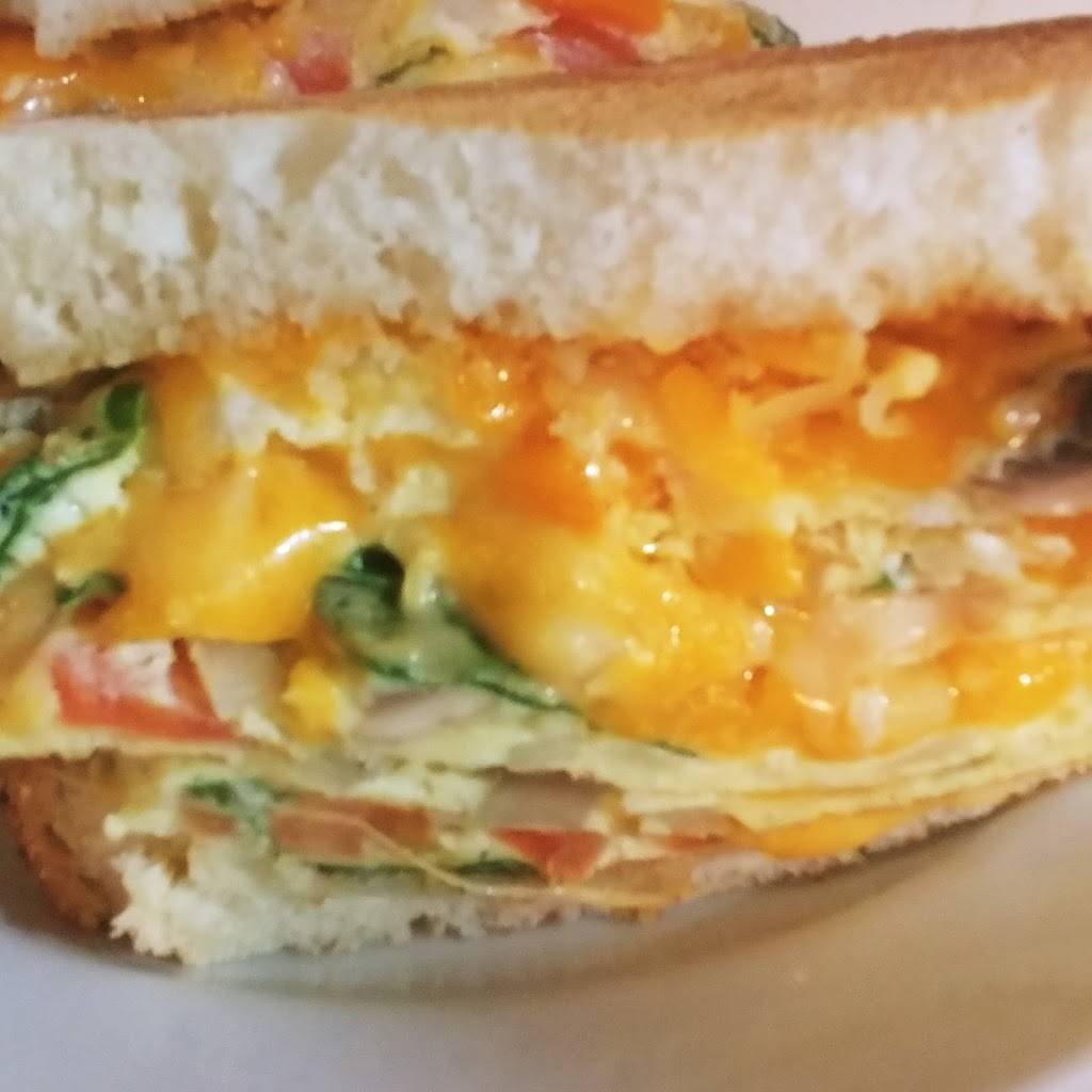 Shakers Diner | restaurant | 80 Bolton St, Bobcaygeon, ON K0M 1A0, Canada | 7058806608 OR +1 705-880-6608