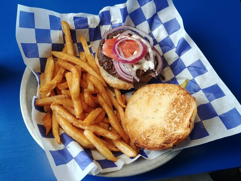 Point Burger Bar Milwaukee | restaurant | 10950 Good Hope Rd, Milwaukee, WI 53224, USA | 4147972970 OR +1 414-797-2970