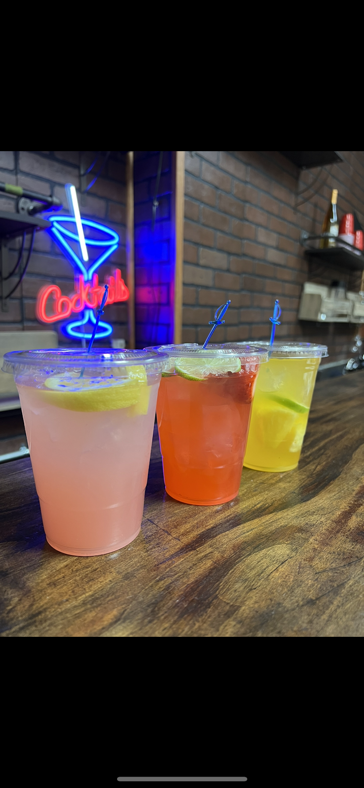 THE RED Cocktail & Wings | restaurant | 16000 Woodward Ave, Highland Park, MI 48203, USA | 3133345593 OR +1 313-334-5593