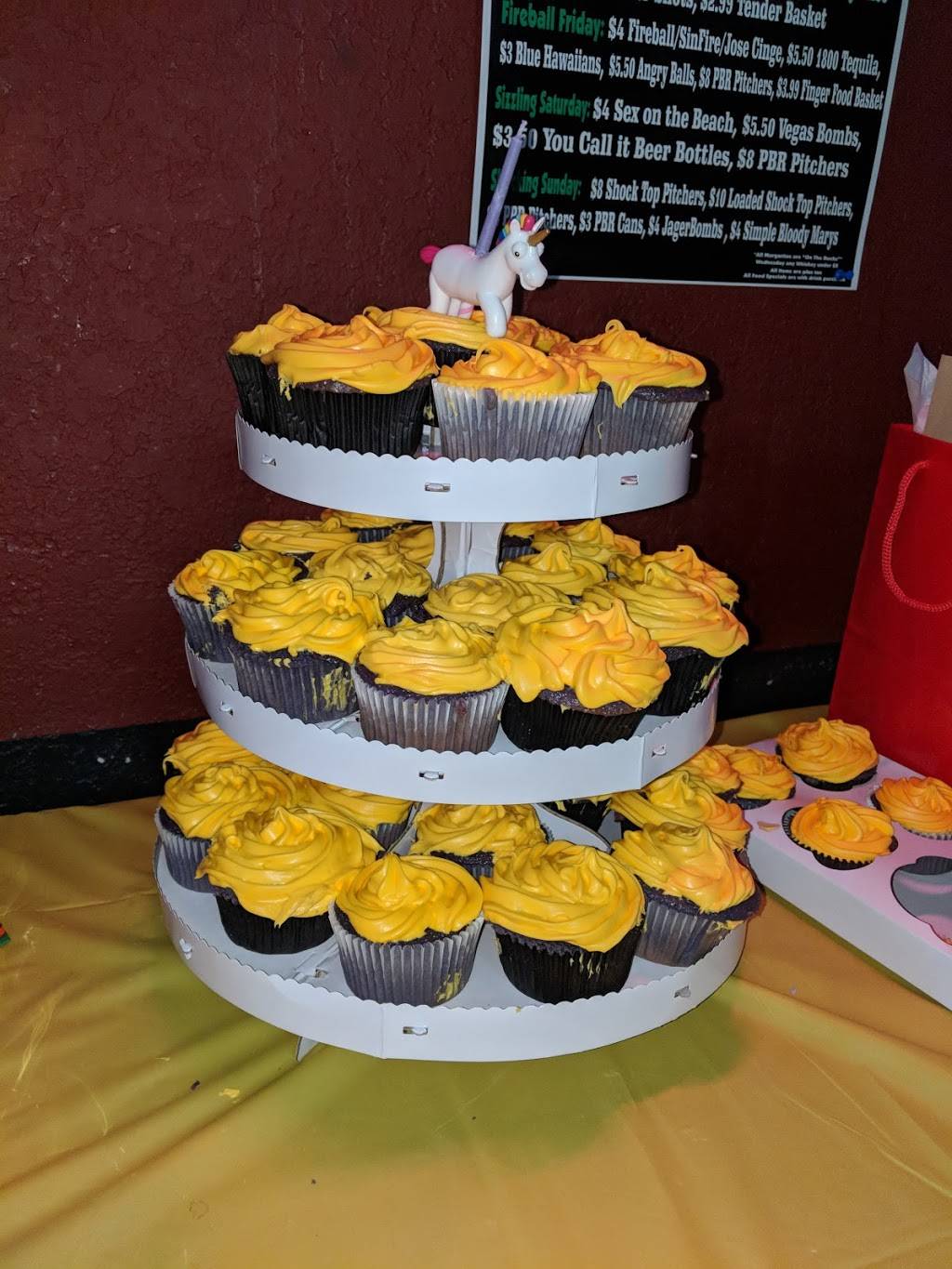 Gators Sports Bar & Grill | restaurant | 12249 Hesperia Rd, Victorville, CA 92395, USA | 7609557860 OR +1 760-955-7860