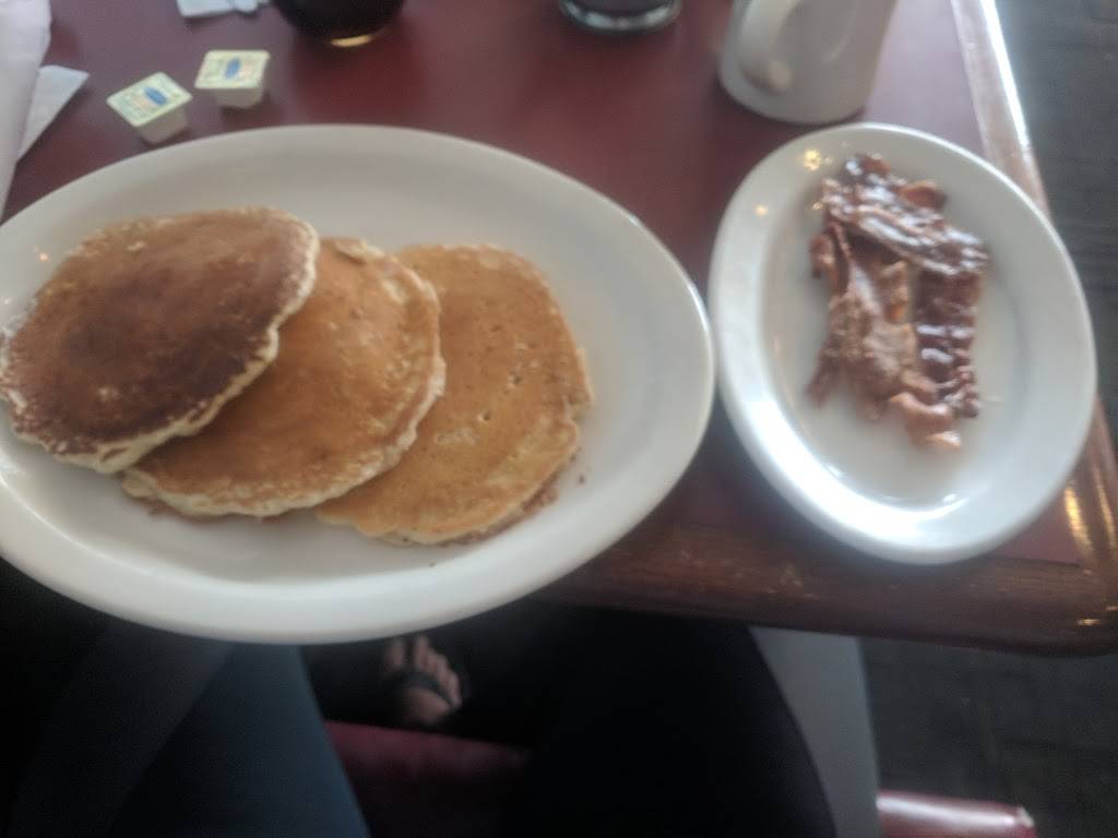 Moes Peyton Place | restaurant | 6516 Backlick Rd, Springfield, VA 22150, USA | 7034516620 OR +1 703-451-6620