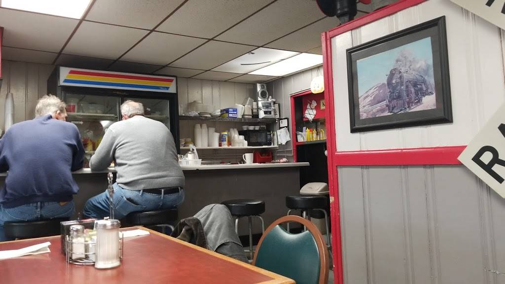 Track Inn | restaurant | 1815 N Santa Fe Ave, Chillicothe, IL 61523, USA | 3092742217 OR +1 309-274-2217