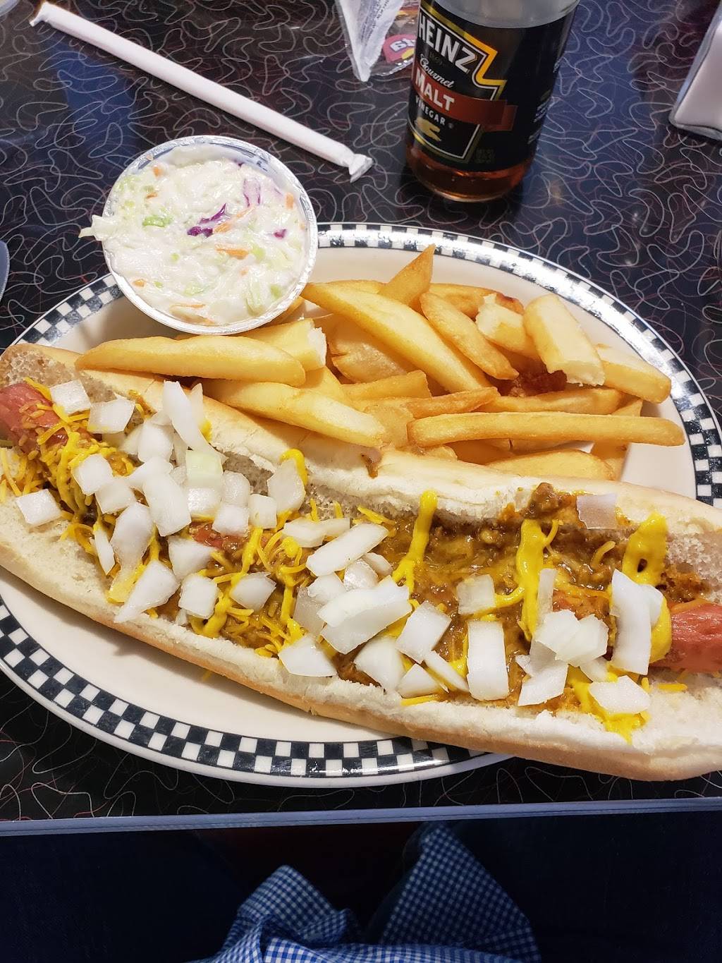 Dons Drive-In | restaurant | 2030 US 31 N, Traverse City, MI 49686, USA | 2317149993 OR +1 231-714-9993