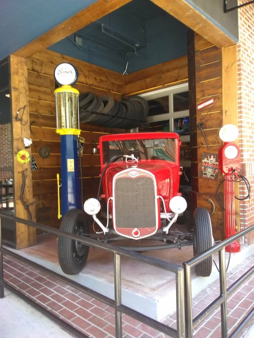 Fords Garage | restaurant | 200 1st Ave S Suite A, St. Petersburg, FL 33701, USA | 7272953673 OR +1 727-295-3673