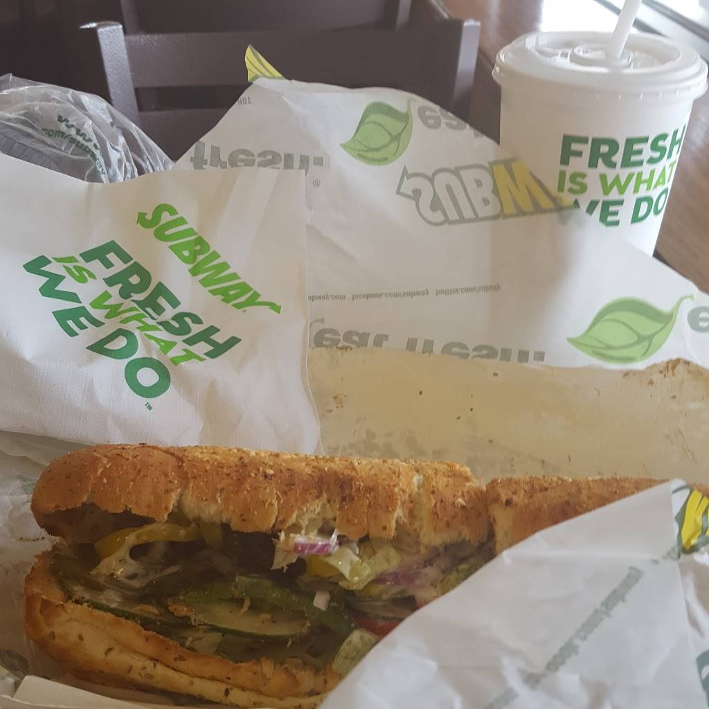 Subway | restaurant | 1094 Spirit Lake Rd, Winter Haven, FL 33880, USA | 8632955531 OR +1 863-295-5531