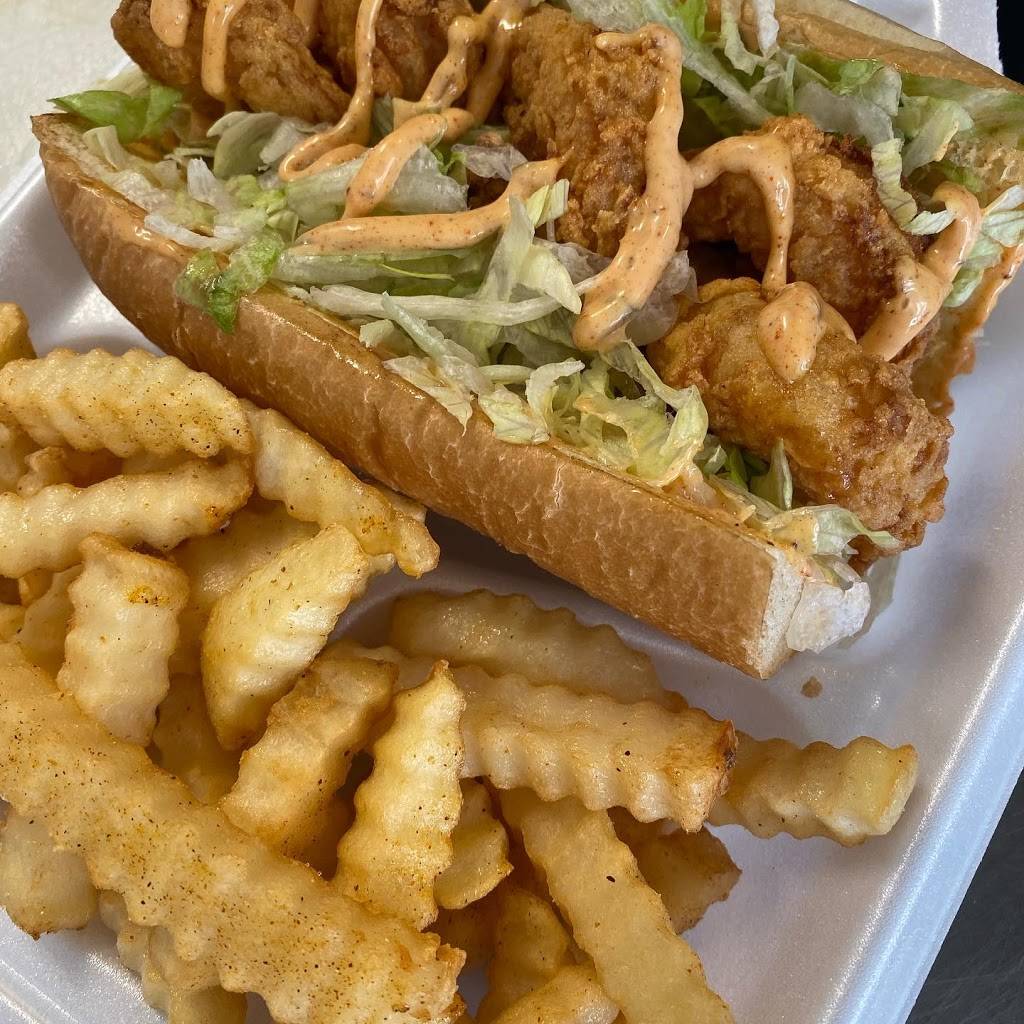 Charlestons | restaurant | 2200 Old Williamsburg Rd, Yorktown, VA 23690, USA | 7578883261 OR +1 757-888-3261