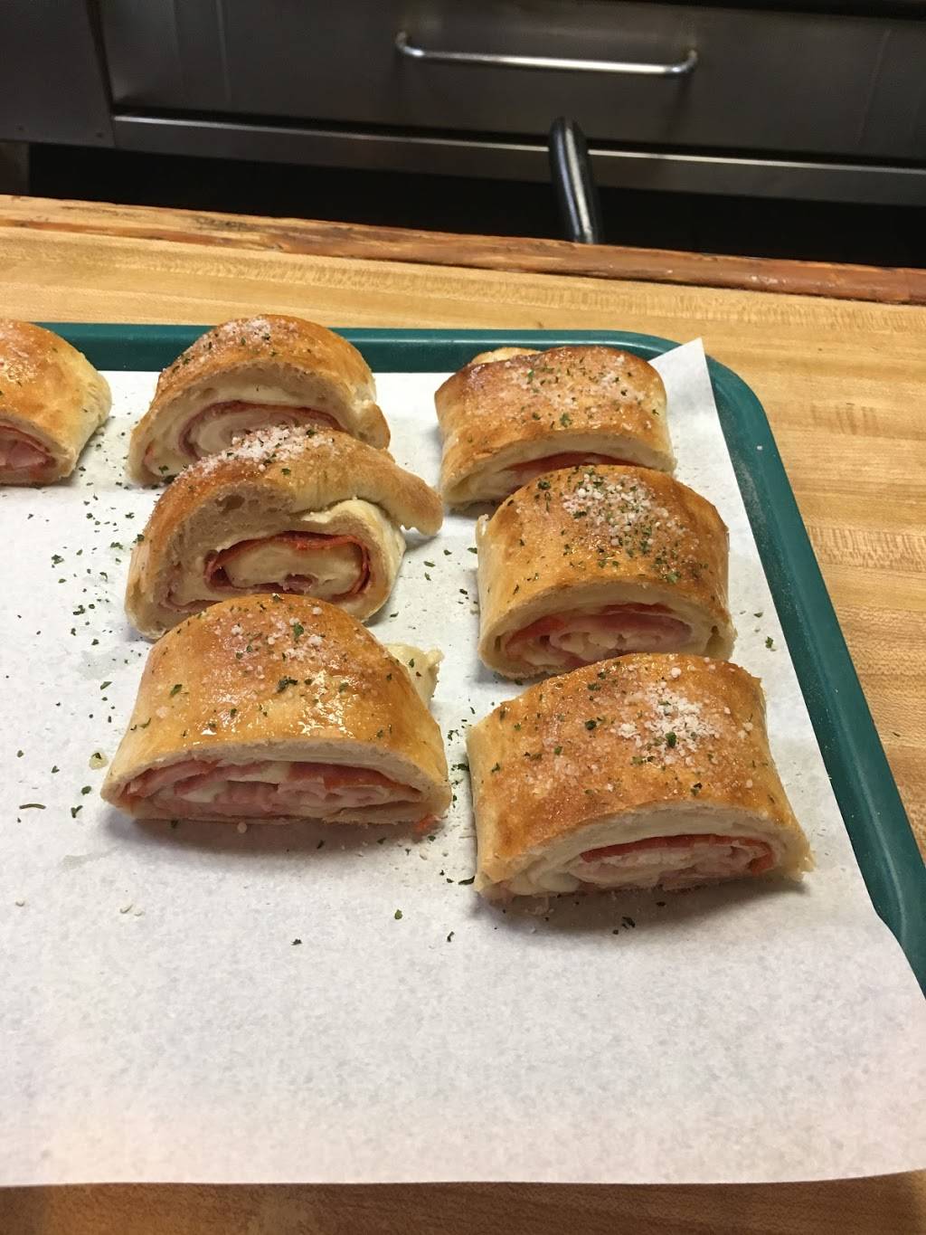 Genovas Pizza And Pastaria | restaurant | 3316 NY-112, Medford, NY 11763, USA | 6316967776 OR +1 631-696-7776