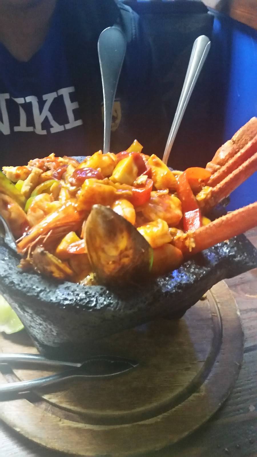 Las Islitas | restaurant | 550 S Cherokee Ln, Lodi, CA 95240, USA | 2092245185 OR +1 209-224-5185