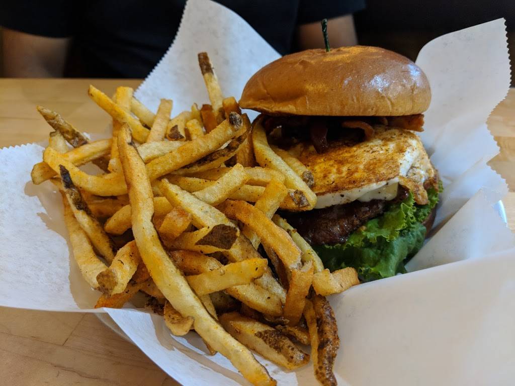 Meatheads Burgers & Fries | restaurant | 2555 W 75th St, Naperville, IL 60540, USA | 6303556066 OR +1 630-355-6066