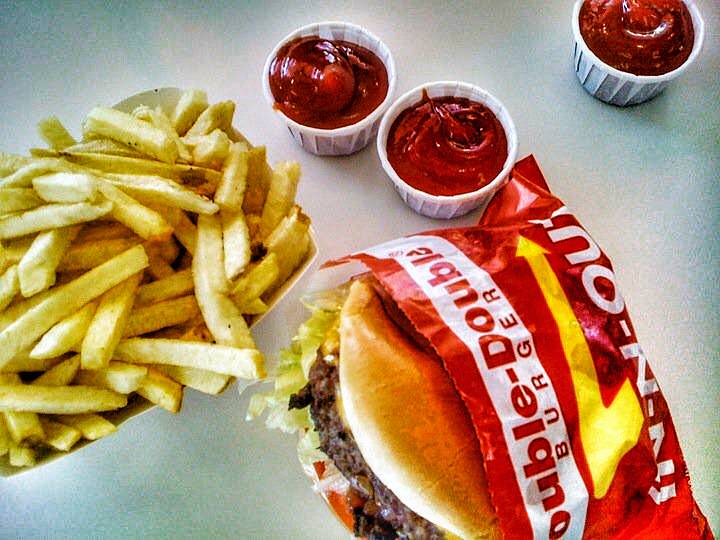 In-N-Out Burger | restaurant | 1364 Holiday Ln, Fairfield, CA 94534, USA | 8007861000 OR +1 800-786-1000