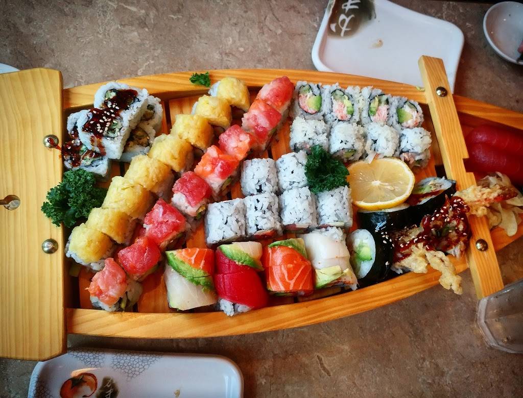 Momo Sushi & Cafe | restaurant | 212 Queen St, Alexandria, VA 22314, USA | 7032999092 OR +1 703-299-9092