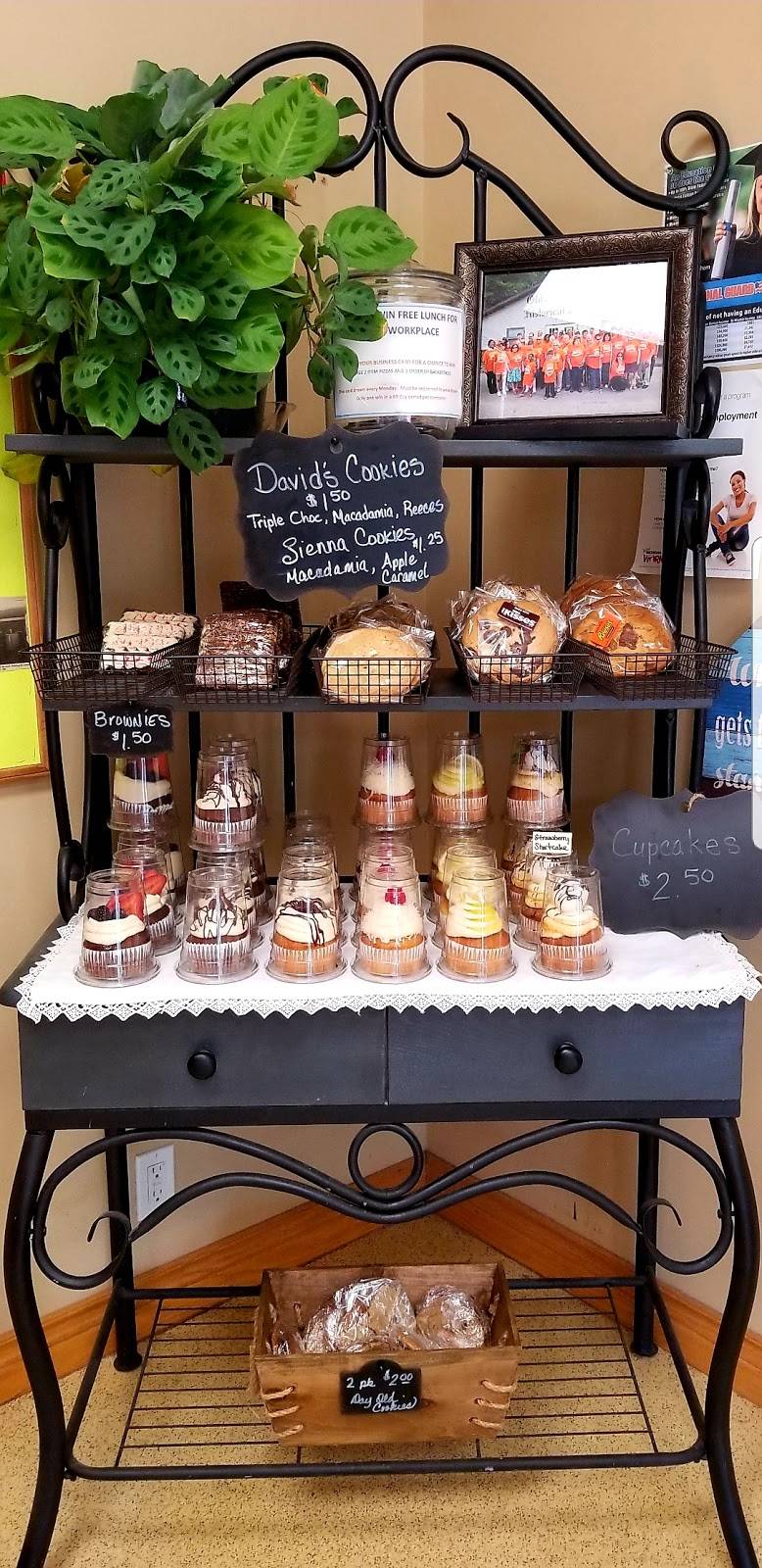 Charlies Pit Stop Pizzeria | restaurant | 705 S Main St, Crystal, MI 48818, USA | 9892351111 OR +1 989-235-1111