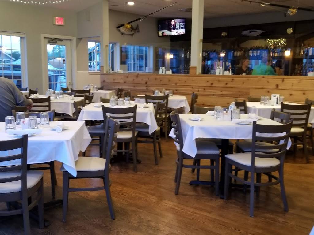 Outriggers | restaurant | 555 Broad St, Stratford, CT 06615, USA | 2033778815 OR +1 203-377-8815