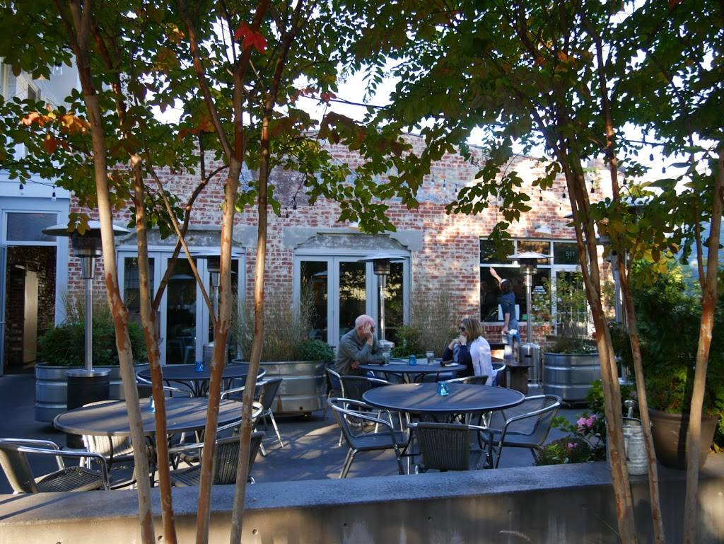 Oakhart Social | restaurant | 511 W Main St, Charlottesville, VA 22903, USA | 4349955449 OR +1 434-995-5449