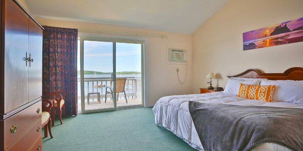 Smuggler’s Cove Inn | restaurant | 727 Ocean Point Rd, East Boothbay, ME 04544, USA | 2076332800 OR +1 207-633-2800