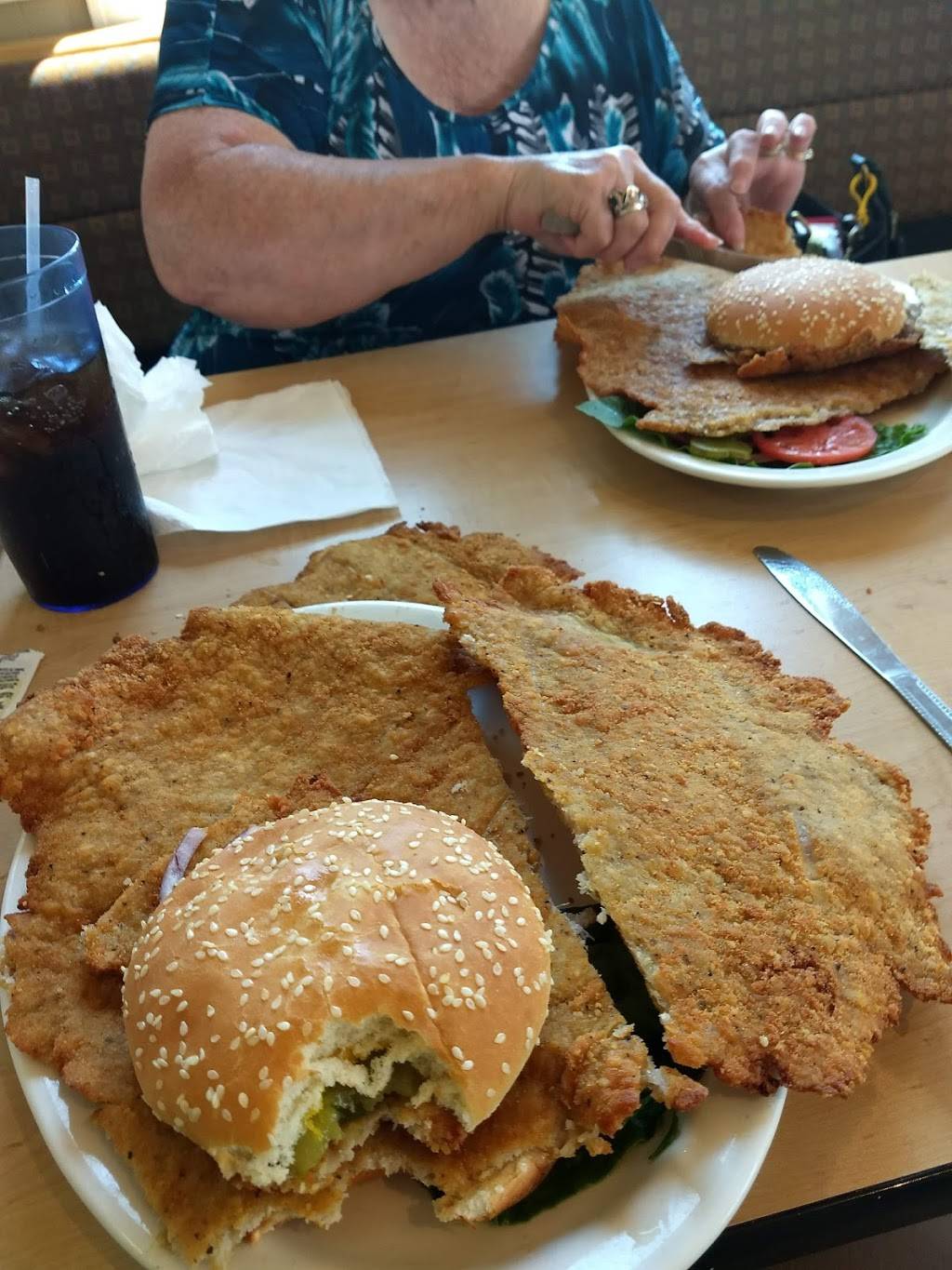 The Edinburgh Diner | restaurant | 413 S Eisenhower Dr, Edinburgh, IN 46124, USA | 8127035086 OR +1 812-703-5086