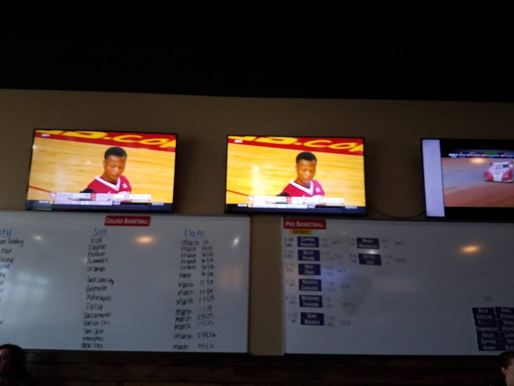 Bookmakers Burgers Bourbon Brews | restaurant | 25791 E Smoky Hill Rd #50, Aurora, CO 80016, USA | 3033538298 OR +1 303-353-8298