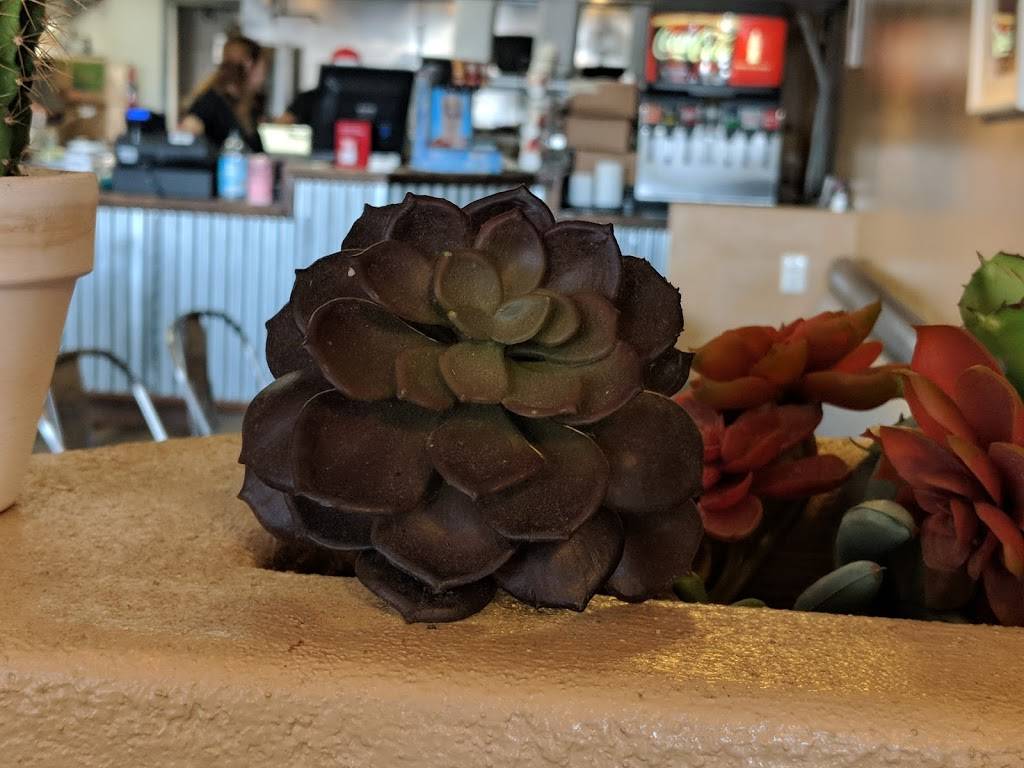 El Toro Del Cerro | restaurant | 6358 Del Cerro Blvd, San Diego, CA 92120, USA | 6192878541 OR +1 619-287-8541