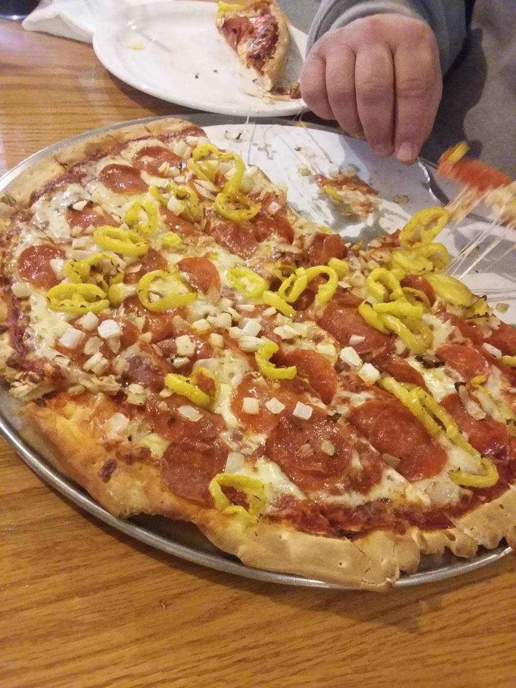 Pizza Parlor II | restaurant | 124 N Main St, Killbuck, OH 44637, USA | 3302765661 OR +1 330-276-5661