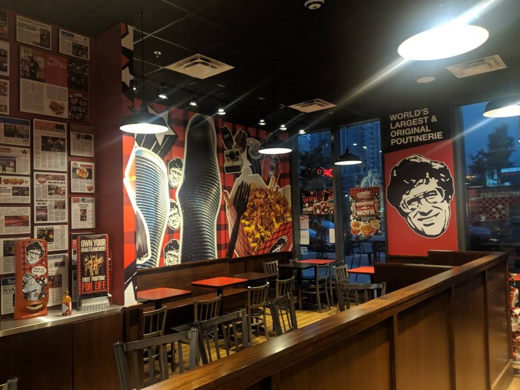 Smokes Poutinerie | restaurant | 4032 Confederation Pkwy, Mississauga, ON L5B 0G4, Canada | 9052322873 OR +1 905-232-2873