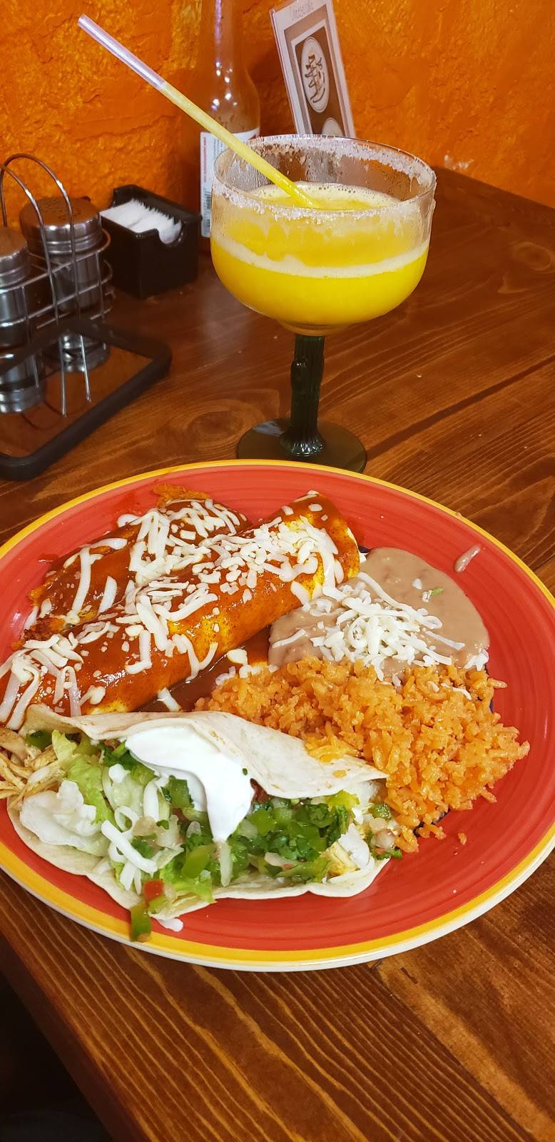 Saucedo’s Mexican Restaurant | restaurant | 407 Washburn Ave, Belgrade, MN 56312, USA | 3202540024 OR +1 320-254-0024